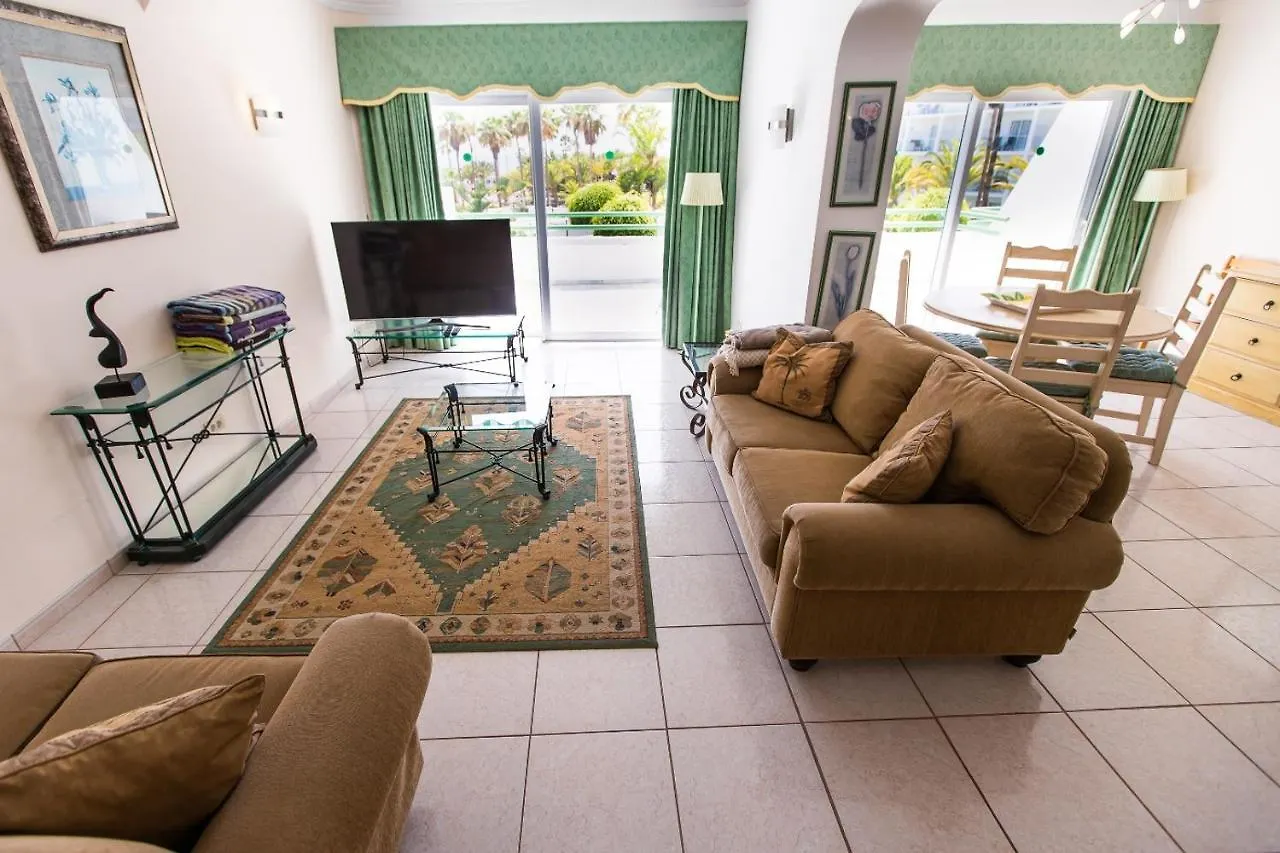 Kontakt z Two Bedroom Apartment Near El Duque Beach, Costa Adeje