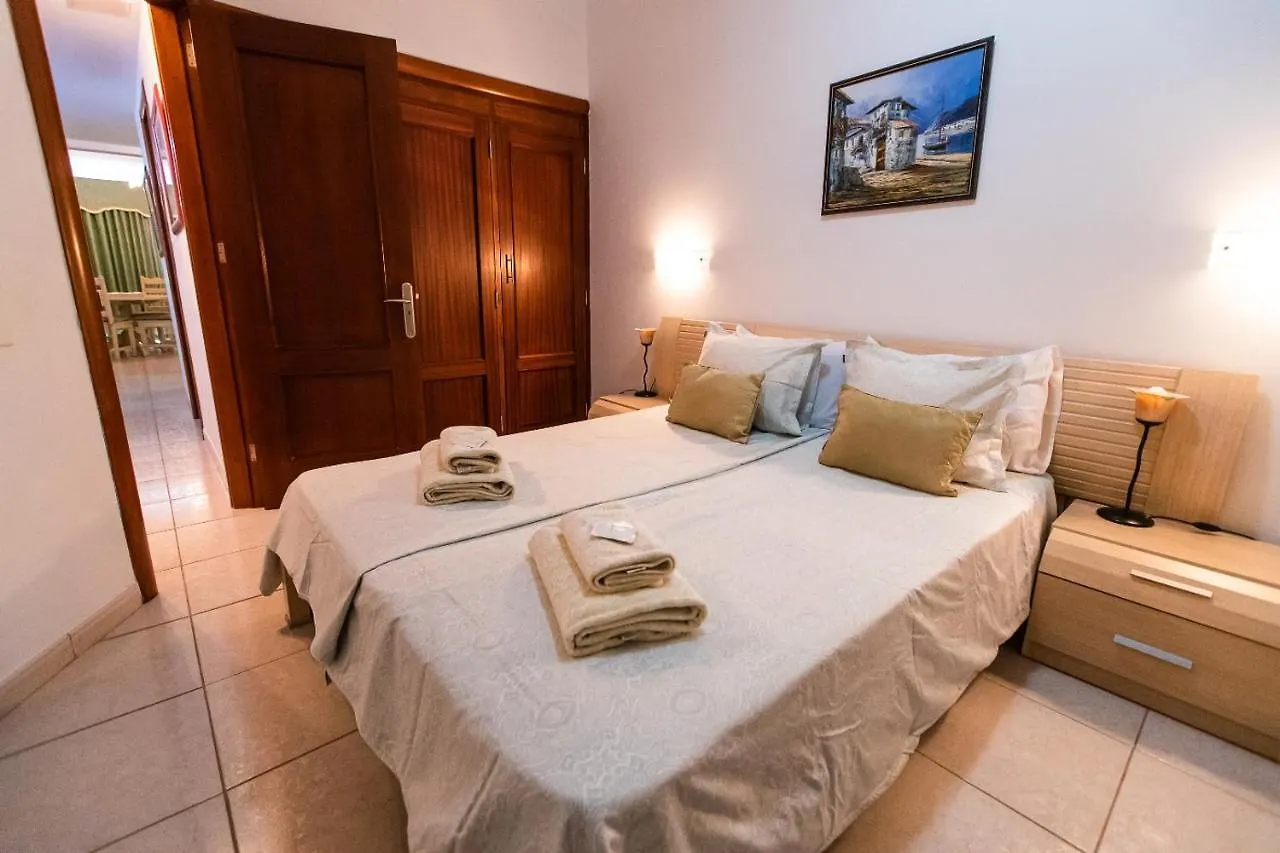 Two Bedroom Apartment Near El Duque Beach, Costa Adeje  アデヘ